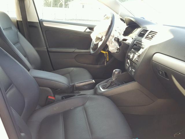 3VWDP7AJ8DM422224 - 2013 VOLKSWAGEN JETTA SE WHITE photo 5