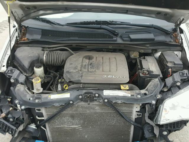 2D4RN3DG0BR638973 - 2011 DODGE GRAND CARA SILVER photo 7