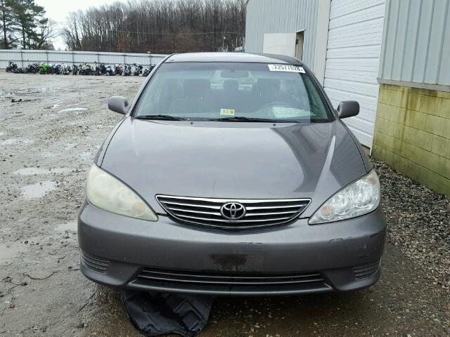 4T1BE30K85U620202 - 2005 TOYOTA CAMRY LE GRAY photo 9