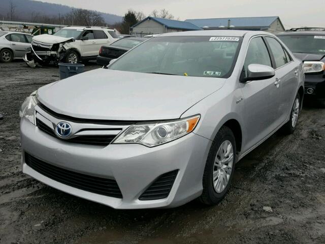 4T1BD1FKXDU081868 - 2013 TOYOTA CAMRY HYBR GRAY photo 2