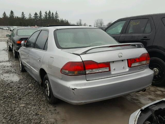 1HGCG56702A809412 - 2002 HONDA ACCORD SE SILVER photo 3