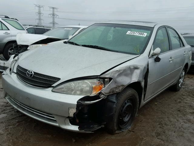 4T1BE30K04U318448 - 2004 TOYOTA CAMRY LE SILVER photo 2