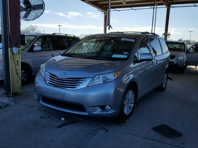 5TDYK3DC9BS163331 - 2011 TOYOTA SIENNA XLE SILVER photo 2