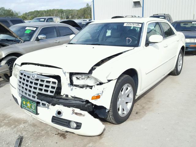 2C3AA53G95H602751 - 2005 CHRYSLER 300 TOURIN CREAM photo 2