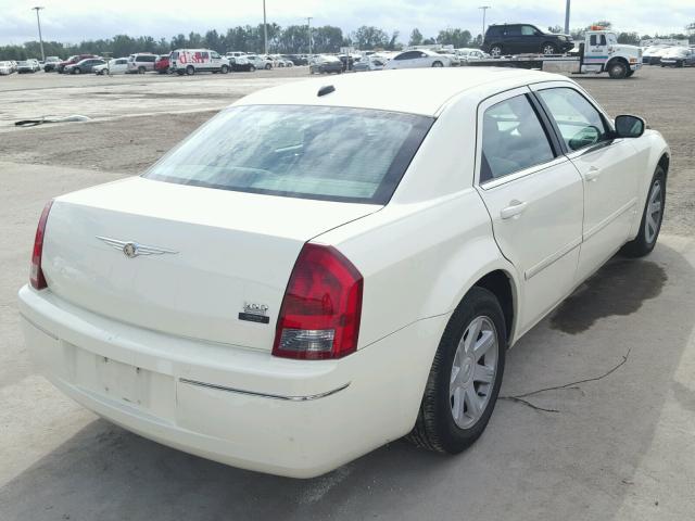 2C3AA53G95H602751 - 2005 CHRYSLER 300 TOURIN CREAM photo 4