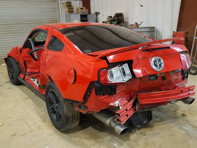 1ZVBP8AM6B5125107 - 2011 FORD MUSTANG RED photo 3