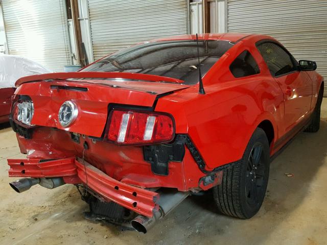 1ZVBP8AM6B5125107 - 2011 FORD MUSTANG RED photo 4