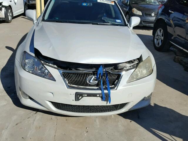 JTHBK262982073115 - 2008 LEXUS IS 250 WHITE photo 9