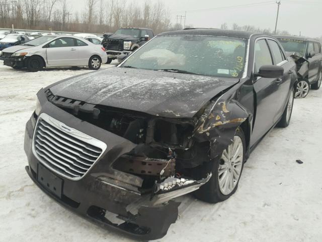 2C3CCARG0DH581158 - 2013 CHRYSLER 300 BLACK photo 2