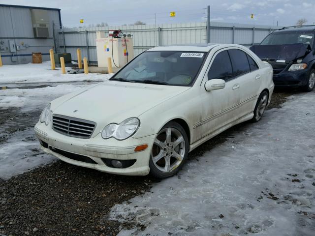 WDBRF52H37A951317 - 2007 MERCEDES-BENZ C 230 WHITE photo 2