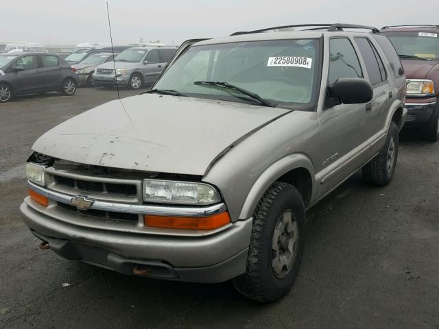 1GNDT13X14K140020 - 2004 CHEVROLET BLAZER GRAY photo 2