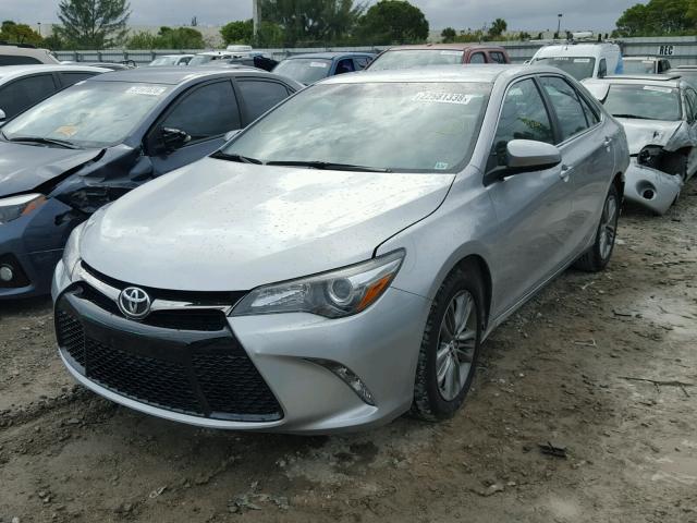 4T1BF1FK7GU581209 - 2016 TOYOTA CAMRY LE SILVER photo 2