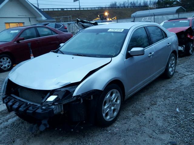 3FAHP0HA4BR293857 - 2011 FORD FUSION SE SILVER photo 2