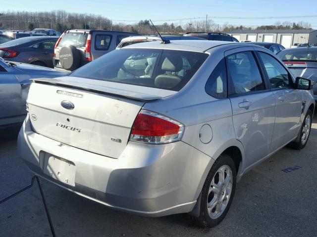 1FAHP35N28W299719 - 2008 FORD FOCUS SE SILVER photo 4