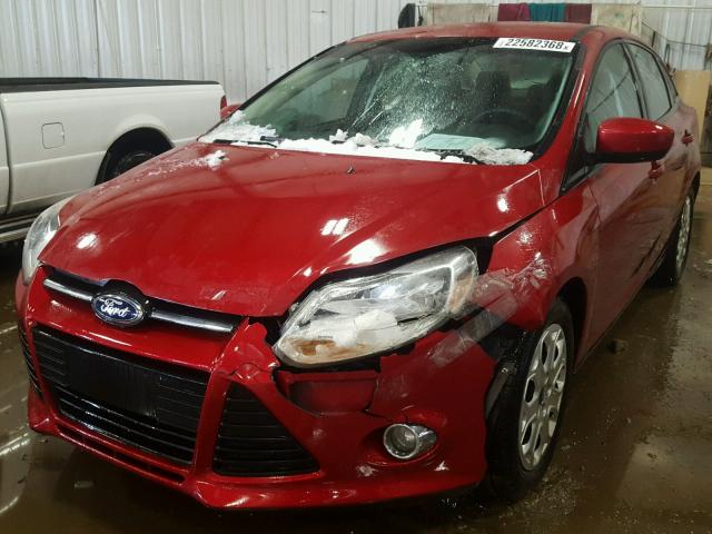 1FAHP3F24CL391199 - 2012 FORD FOCUS SE RED photo 2
