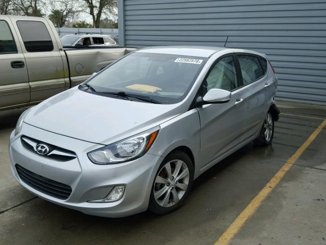 KMHCU5AEXDU073766 - 2013 HYUNDAI ACCENT GLS SILVER photo 2