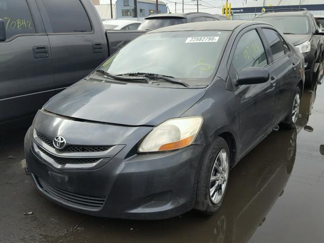 JTDBT923081251098 - 2008 TOYOTA YARIS GRAY photo 2