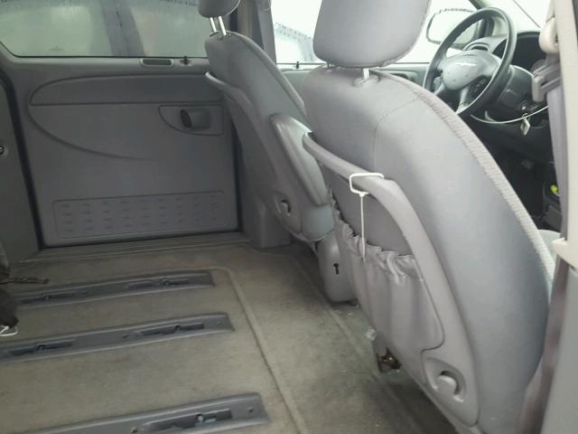 1C4GP45R35B370587 - 2005 CHRYSLER TOWN & COU BLUE photo 6