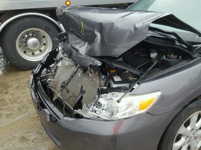 JTNBK3EK6A3047737 - 2010 TOYOTA CAMRY SE GRAY photo 9