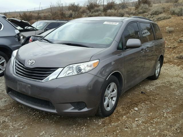 5TDKK3DC7CS203588 - 2012 TOYOTA SIENNA LE GRAY photo 2