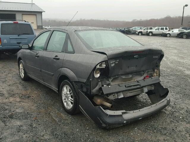 1FAFP34NX5W159812 - 2005 FORD FOCUS ZX4 GRAY photo 3