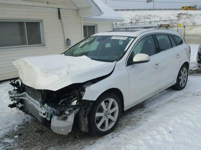 YV1612SKXG1307370 - 2016 VOLVO V60 PREMIE WHITE photo 2