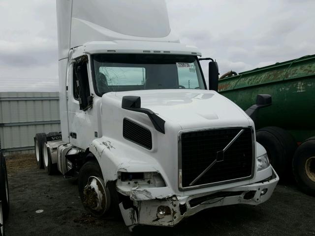 4V4MC9DG8GN967669 - 2016 VOLVO VN VNM WHITE photo 1