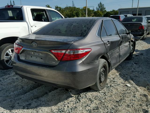 4T1BF1FK7HU434535 - 2017 TOYOTA CAMRY LE GRAY photo 4