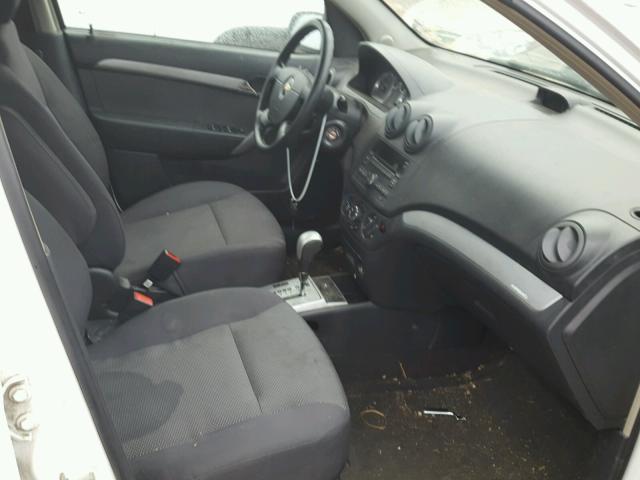 KL1TD5DE2AB110825 - 2010 CHEVROLET AVEO LS WHITE photo 5