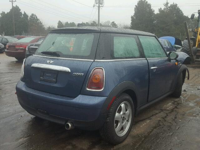 WMWMF3C52ATZ62077 - 2010 MINI COOPER BLUE photo 4