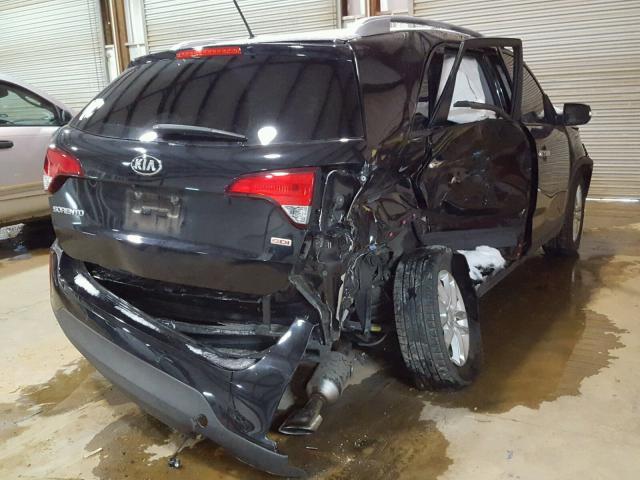 5XYKT4A64FG648938 - 2015 KIA SORENTO LX BLACK photo 4