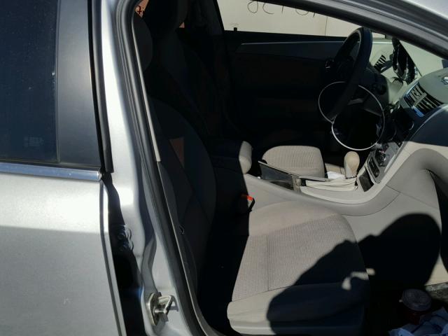 1G1ZC5E05AF180975 - 2010 CHEVROLET MALIBU 1LT 银色 照片 5