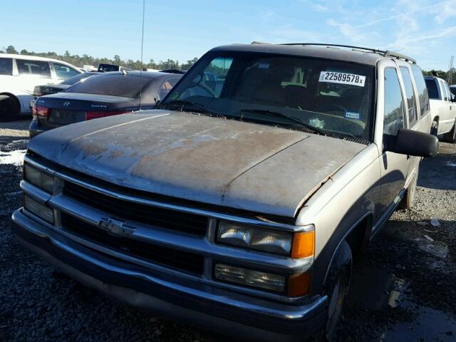 3GNEC16R8XG230861 - 1999 CHEVROLET SUBURBAN C BEIGE photo 2