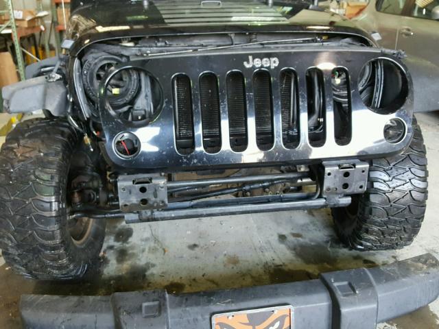 1J4GA39118L568304 - 2008 JEEP WRANGLER U BLACK photo 9