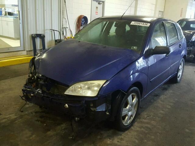 3FAFP37N15R130391 - 2005 FORD FOCUS ZX5 BLUE photo 2