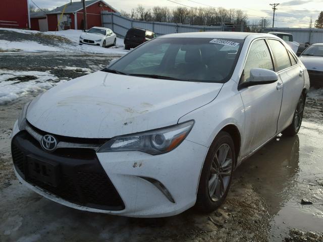 4T1BF1FK0GU227600 - 2016 TOYOTA CAMRY LE WHITE photo 2