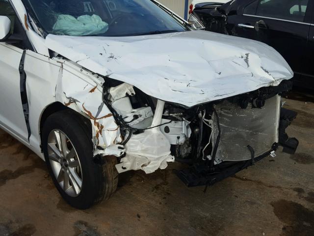 5NPE24AF6FH243690 - 2015 HYUNDAI SONATA SE WHITE photo 9