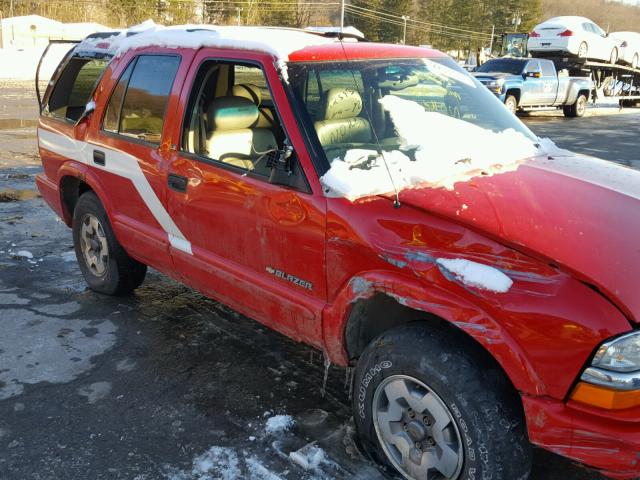 1GNDT13W22K203162 - 2002 CHEVROLET BLAZER RED photo 9