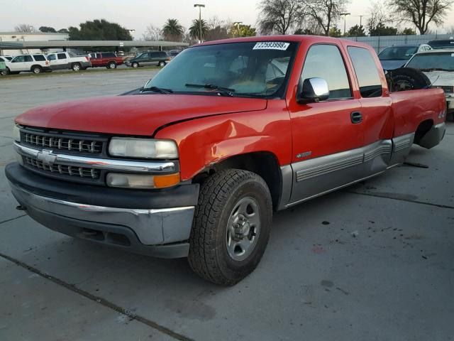 1GCEK19T8YE142579 - 2000 CHEVROLET SILVERADO RED photo 2