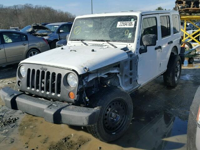 1C4BJWEG8EL235170 - 2014 JEEP WRANGLER U WHITE photo 2