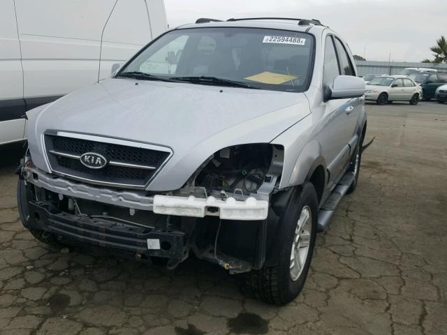 KNDJC733445329268 - 2004 KIA SORENTO EX SILVER photo 2