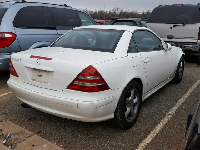 WDBKK65F22F266850 - 2002 MERCEDES-BENZ SLK 320 WHITE photo 4