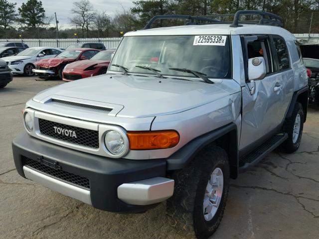 JTEBU11FX70099616 - 2007 TOYOTA FJ CRUISER SILVER photo 2