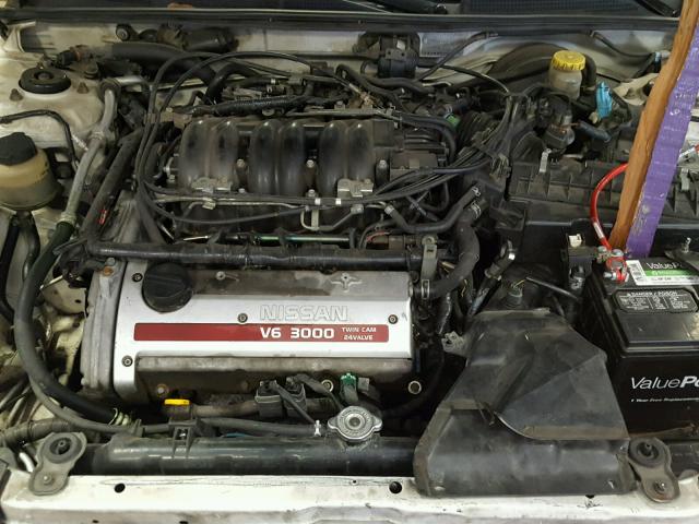 JN1CA31D31T824137 - 2001 NISSAN MAXIMA GXE WHITE photo 7