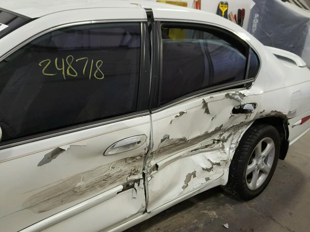 JN1CA31D31T824137 - 2001 NISSAN MAXIMA GXE WHITE photo 9