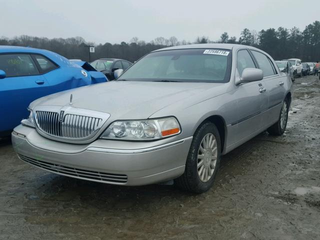 1LNHM82W33Y603212 - 2003 LINCOLN TOWN CAR S SILVER photo 2