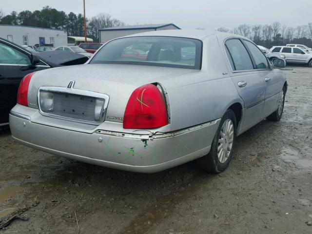 1LNHM82W33Y603212 - 2003 LINCOLN TOWN CAR S SILVER photo 4