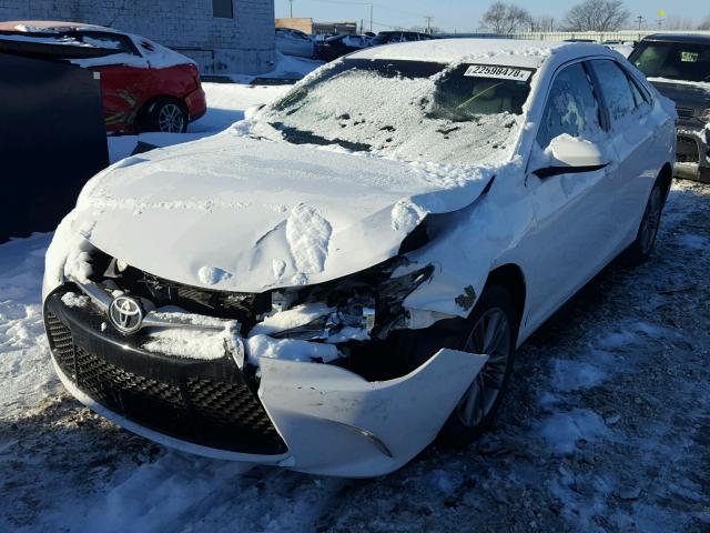 4T1BF1FK6HU349489 - 2017 TOYOTA CAMRY LE WHITE photo 2