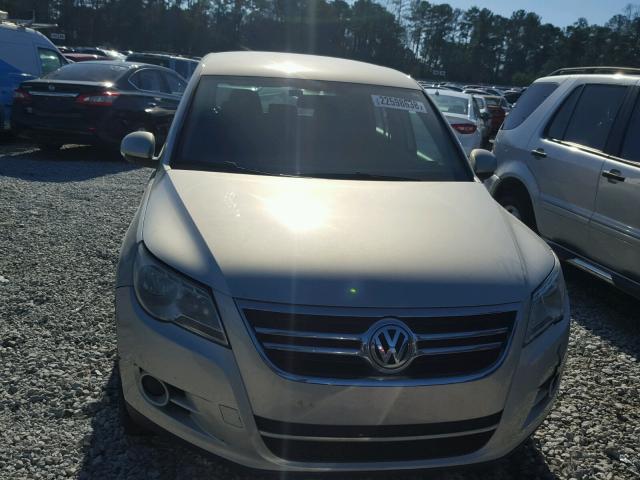 WVGAV7AX4AW510050 - 2010 VOLKSWAGEN TIGUAN S SILVER photo 9