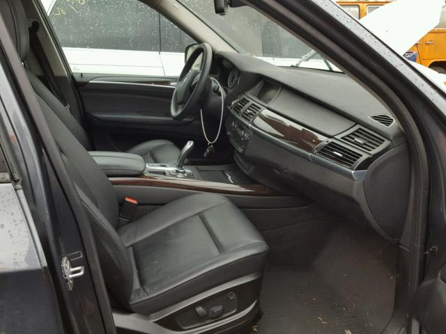 5UXZW0C56CL672207 - 2012 BMW X5 XDRIVE3 ნაცრისფერი ფოტო 5
